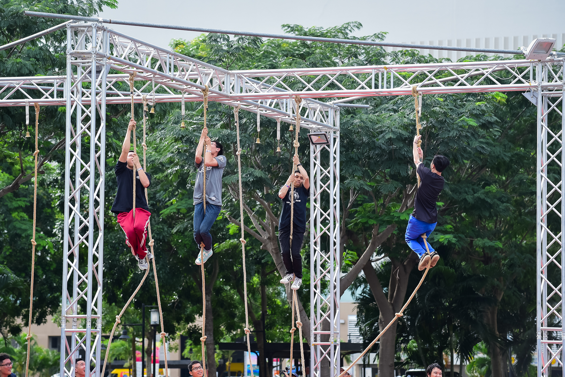 Sao Việt và giới trẻ Sài thành rủ nhau thách thức với zipline mạo hiểm - Ảnh 6.